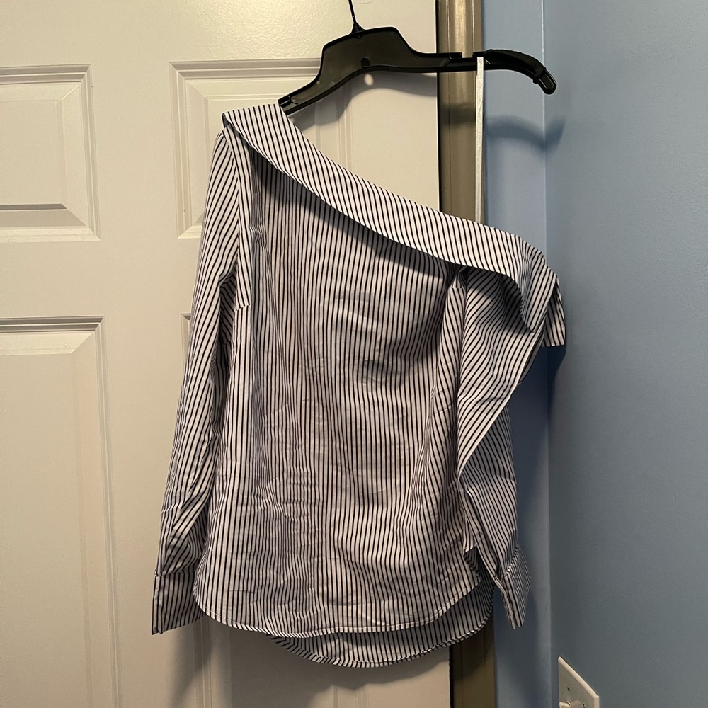 New York & Co Stretch off the left shoulder top